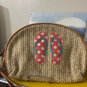 Tan Woven wristlet with Leather Accents
Unbranded wristlet
EUC